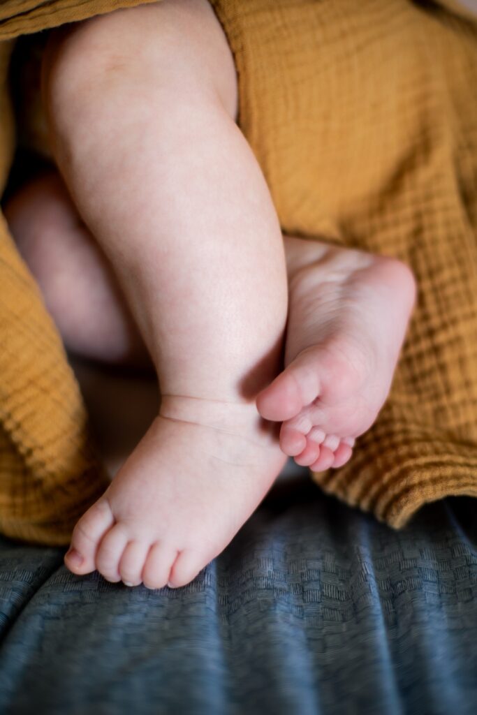 Pieds de bébé en gros plan