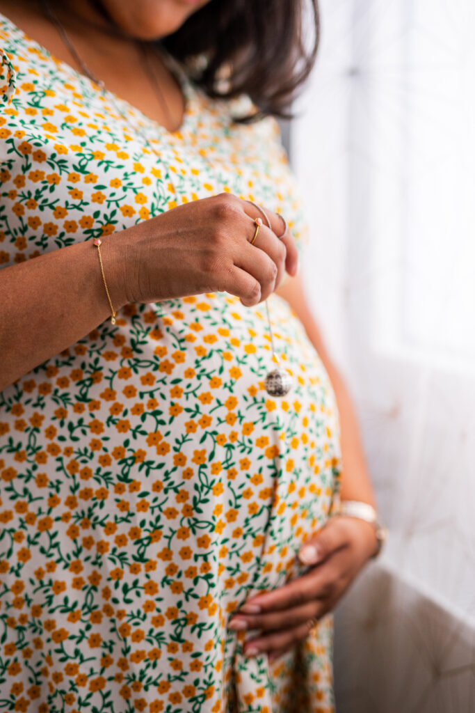 femme enceinte avec un bola